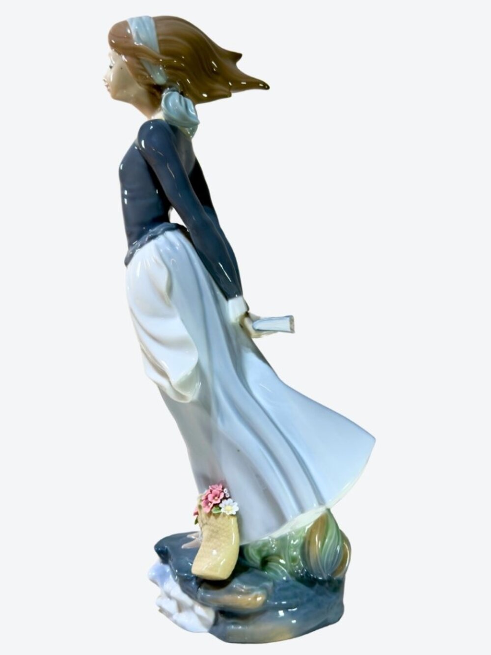 LLADRÓ Woman in the Wind Blue Dress Flower Basket Porcelain Figurine - Picture 13 of 15